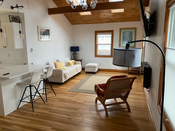 9 Woodbury St, South Portland, ME 04106