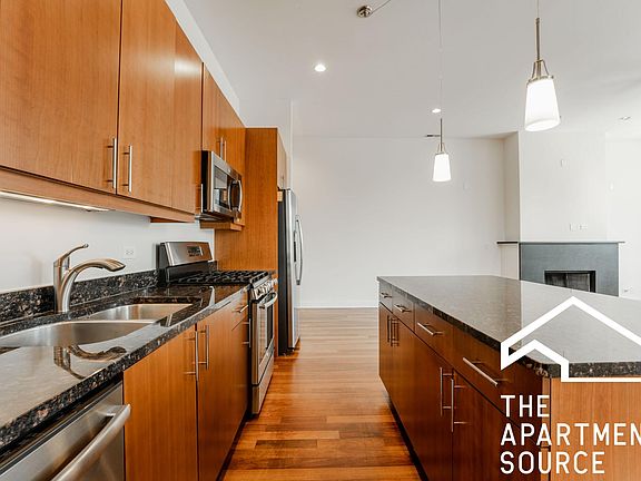 4th image of 1356 W Augusta Blvd APT 302