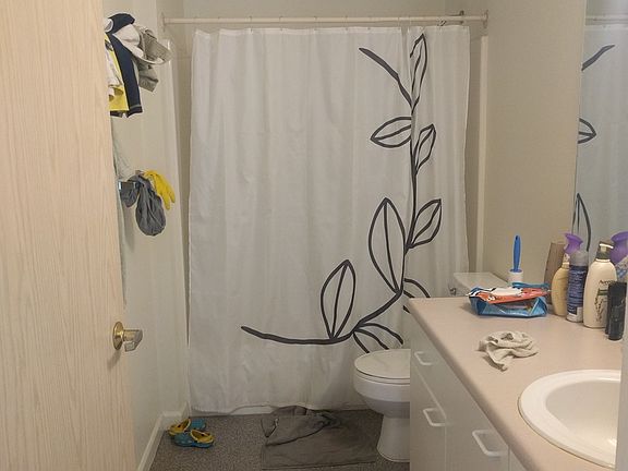 3rd image of 1835 Queen Anne Ave N APT 205
