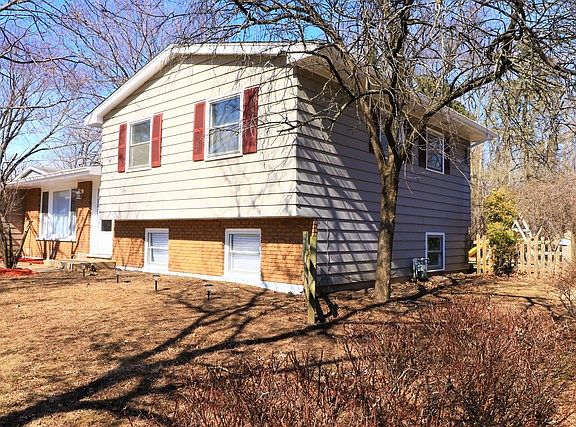 2nd image of 600 Green Oaks Dr