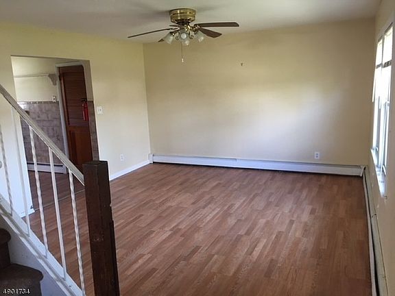 3rd image of 14 Sweetwood Dr