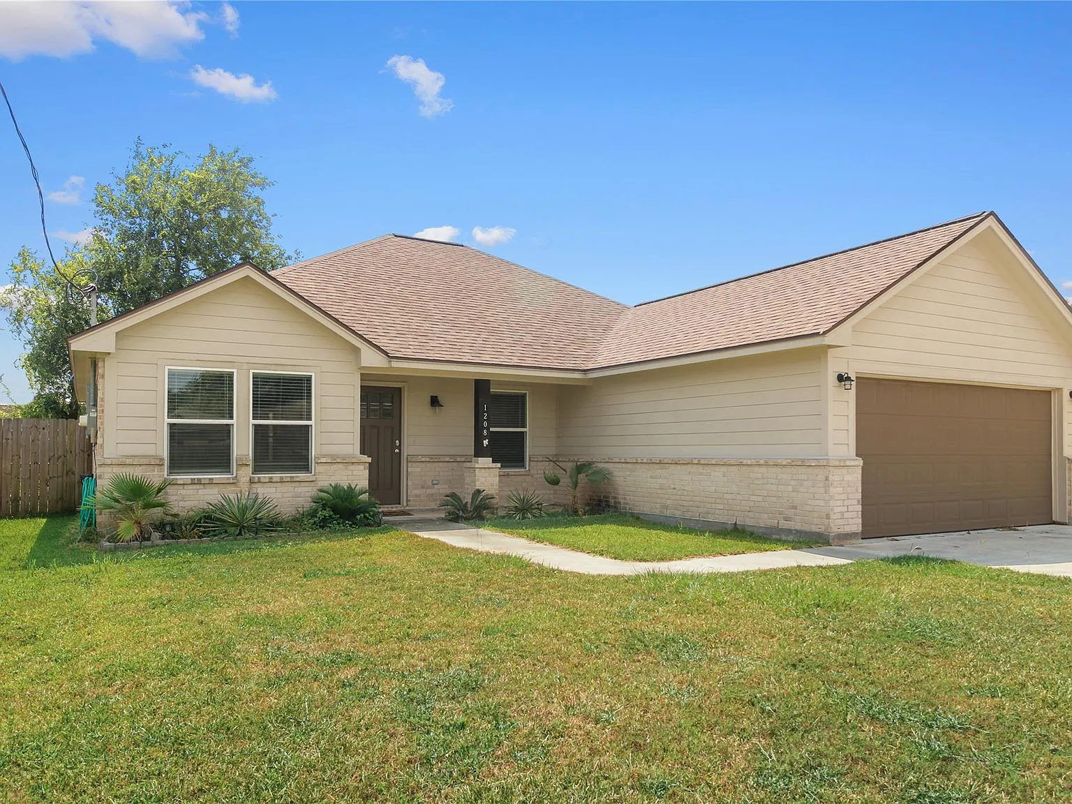 3 bed, 2.0 bath, 1623 sqft, $1,995 — Photo 1