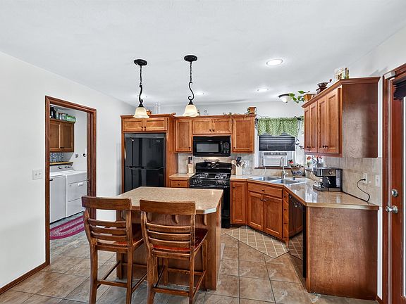 4th image of 607 N High Desert Dr