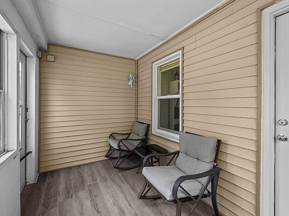 3rd image of 220 30th Ave
