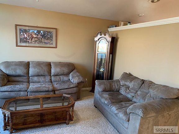 5th image of 854 S Wheatfield Ln
