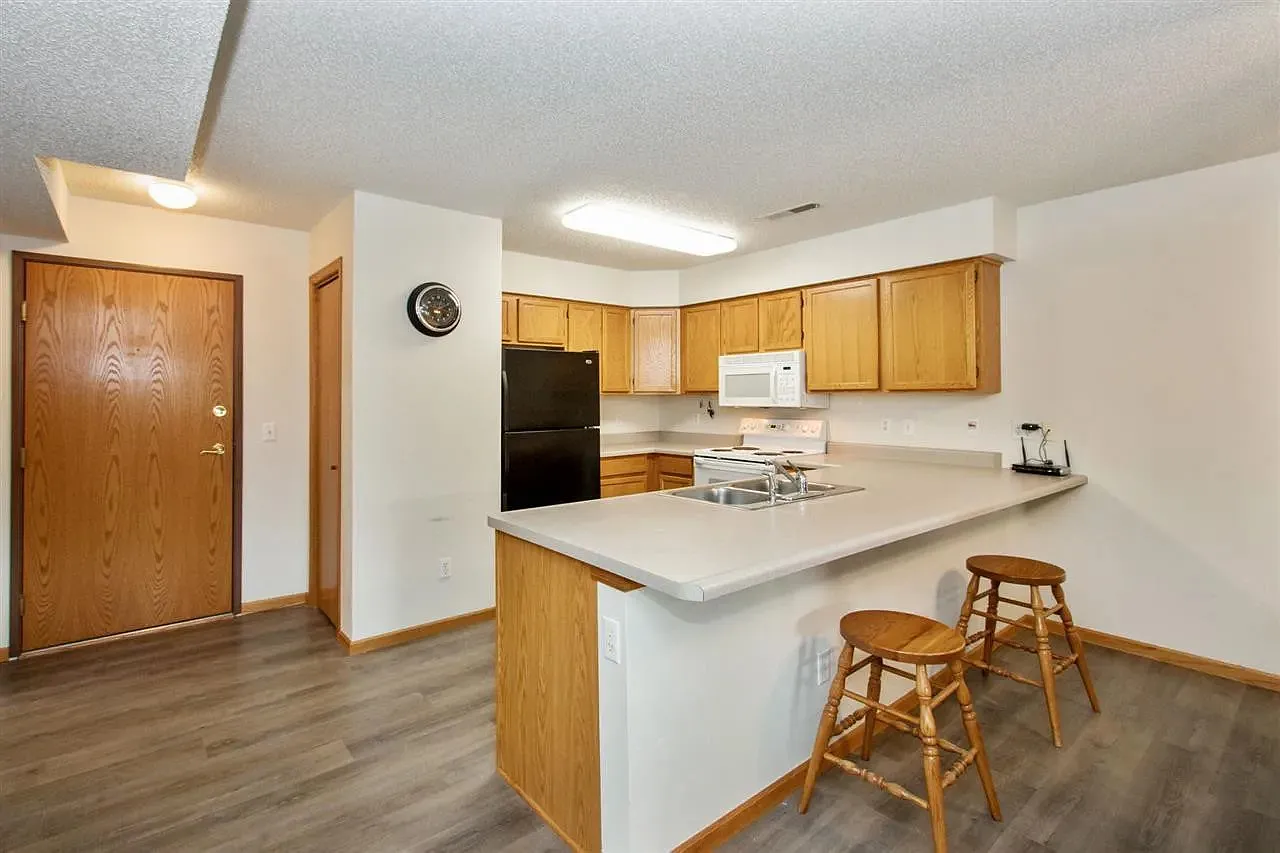 3 bed, 1406 sqft, $1,550 — Photo 3