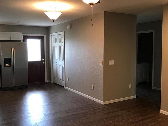 3rd image of 517 B Ave W