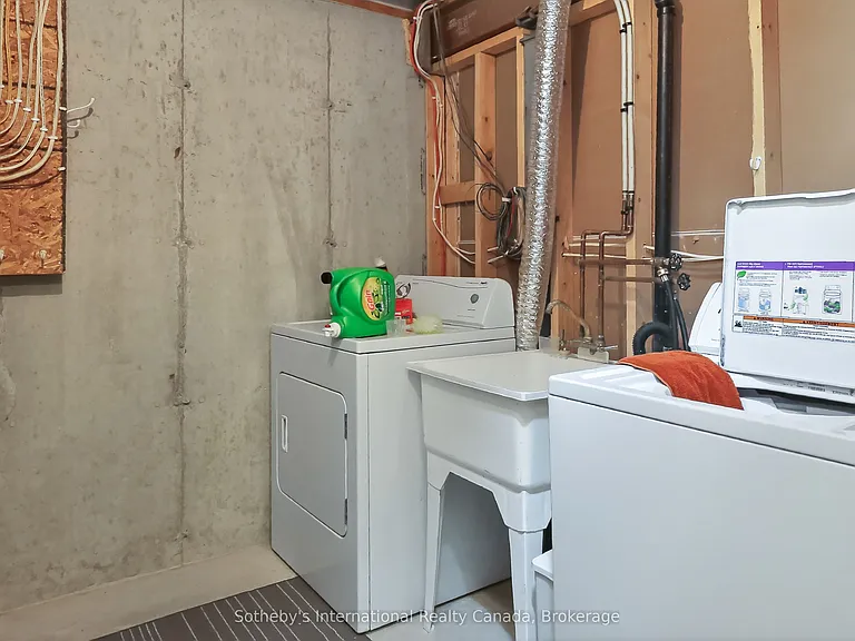 49 Silver Glen Blvd — Photo 27