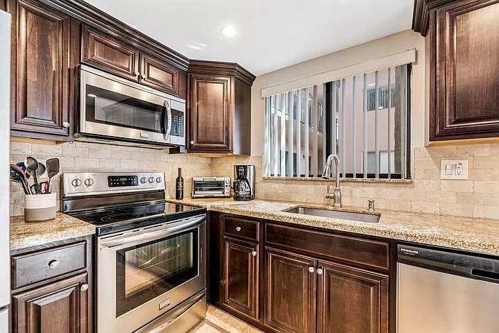 1st image of 15109 Ashland Dr APT 300