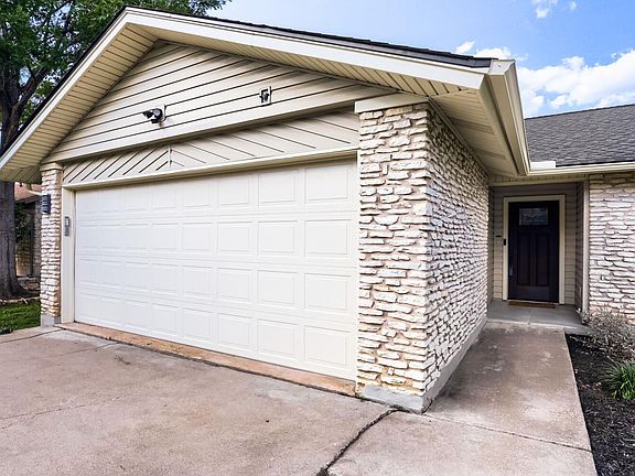 2nd image of 3606 Monument Dr