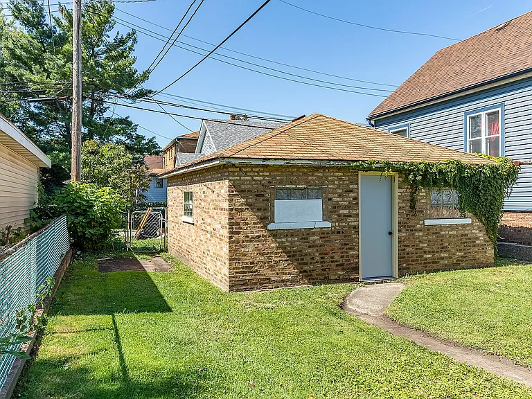 2510 White Oak Ave — Photo 19