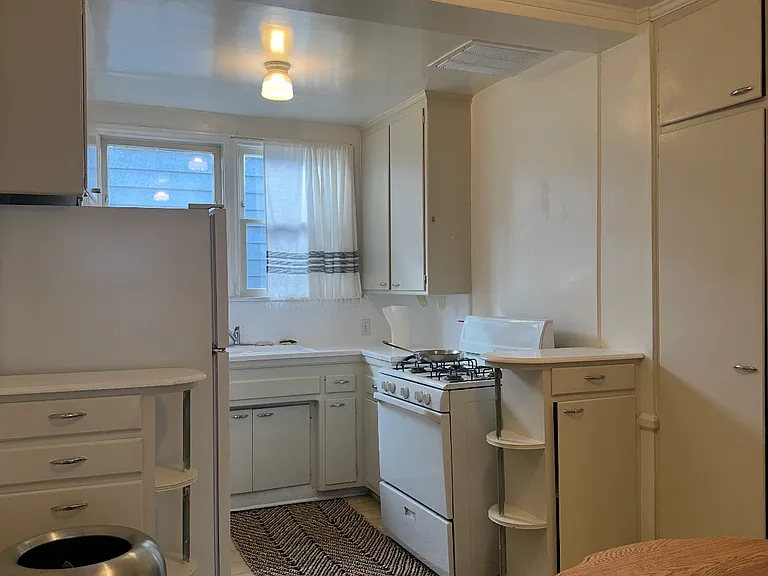 454 Kelton Ave #456 — Photo 4