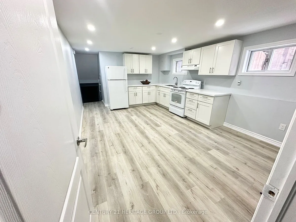 Building Photo - 32 Histon Cres #LOWER