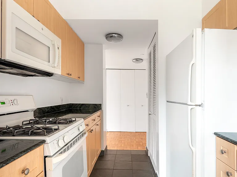 308 E 38th St #19A — Photo 7