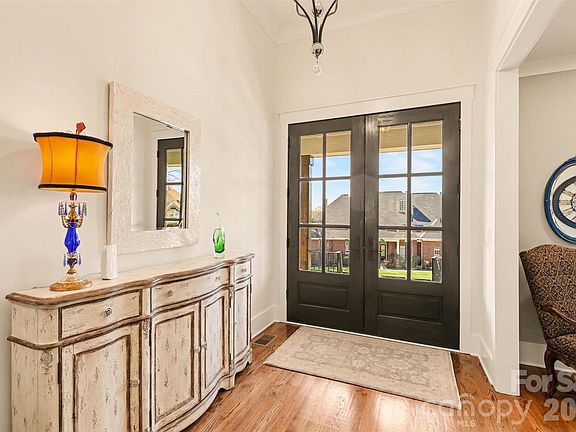 5th image of 302 Forest Bay Ct