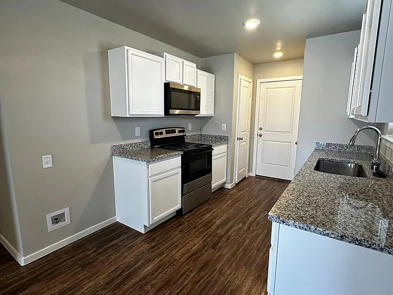 3504 Tiffin Ave — Photo 5