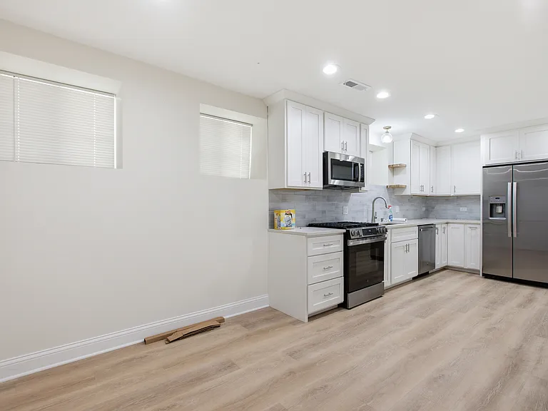 5851 N Virginia Ave #G — Photo 8