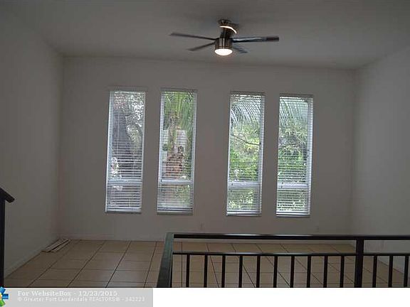 4th image of 723 SE 16th Ct #9