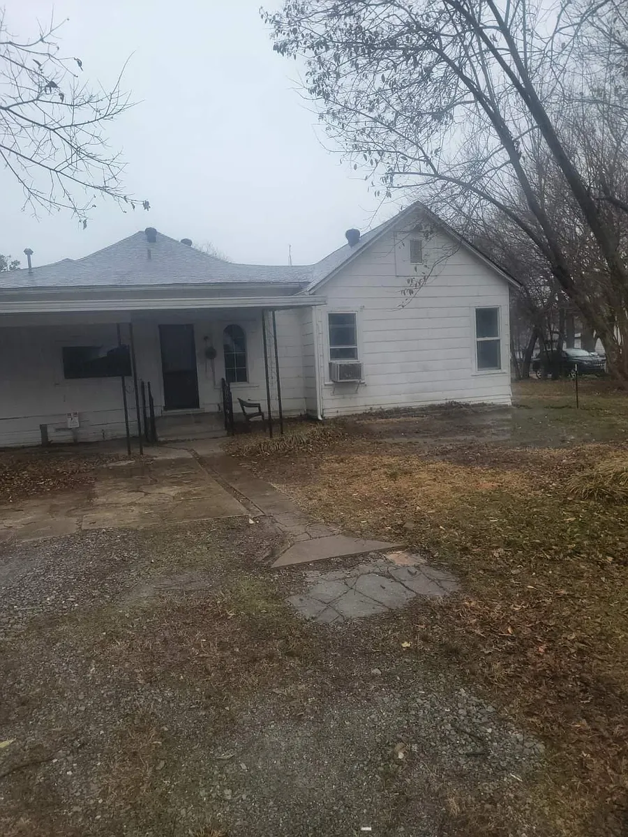 Building Photo - 721 Poplar St #B