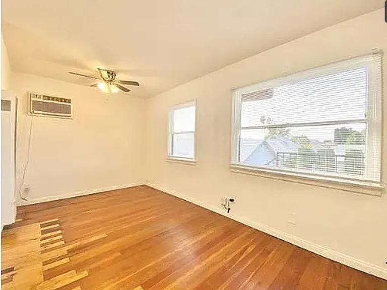 2835 3/4 Huron St — Photo 5