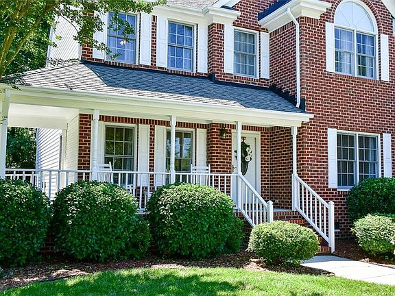 3rd image of 2624 Broadacres Way