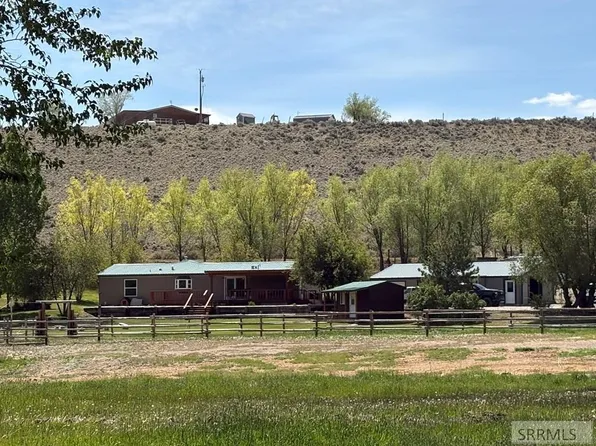 190 Meadow Rd, Challis, ID 83226