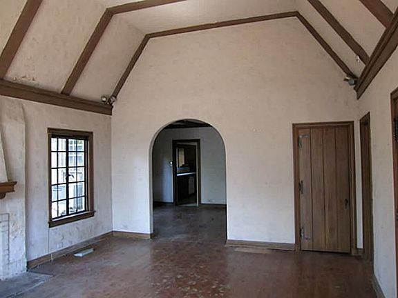 4th image of 1300 Canterbury Ct