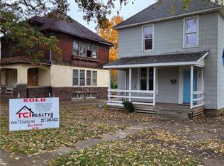 1075 7th St, Charleston, IL 61920