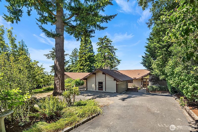 2nd image of 604 SW 206th Street