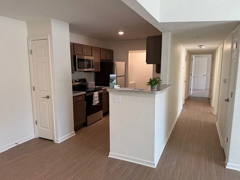 Cottonwood Creek Apartments — Photo 27
