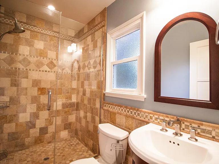 2702 Ladoga Ave — Photo 9