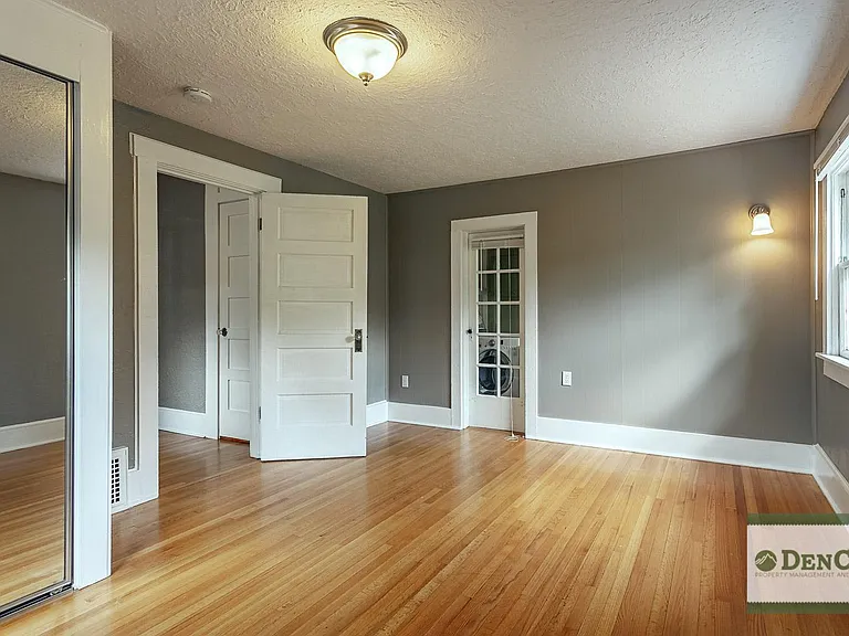 1402 S York St — Photo 15