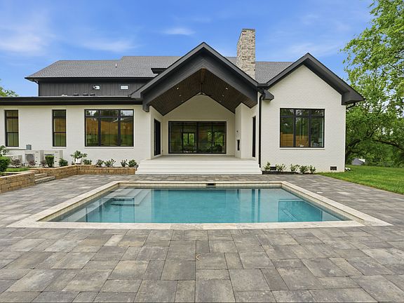 3rd image of 6612 Fleetwood Dr