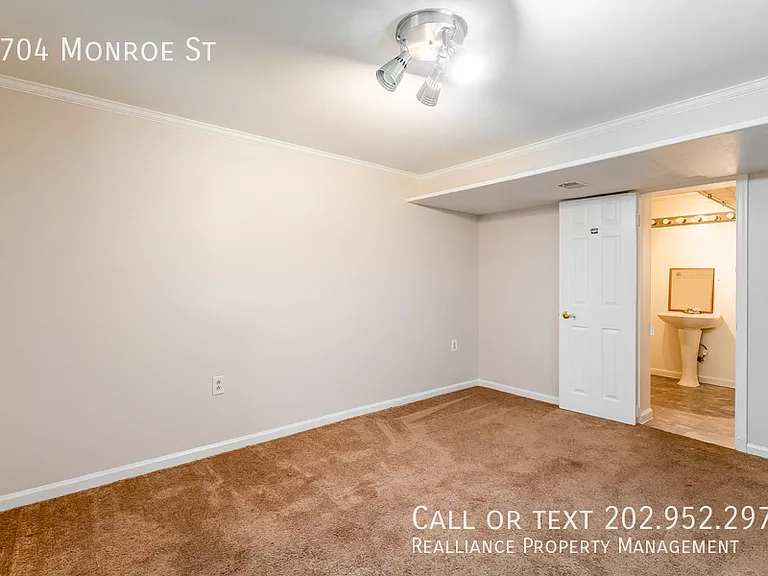 5704 Monroe St — Photo 10