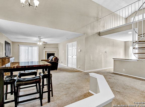 3rd image of 10315 Dugas Dr