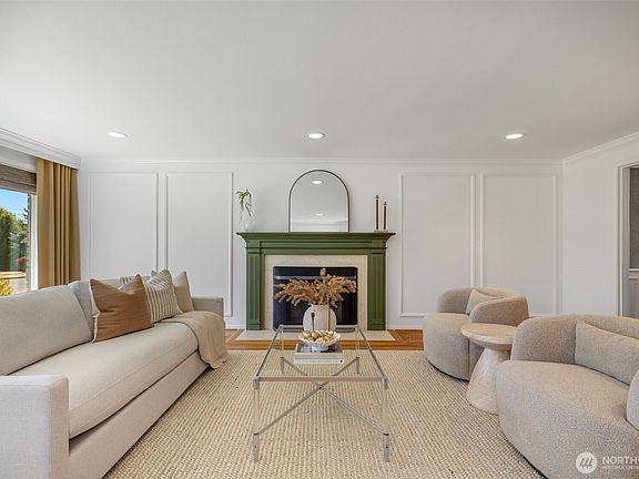5th image of 3657 W Viewmont Way W