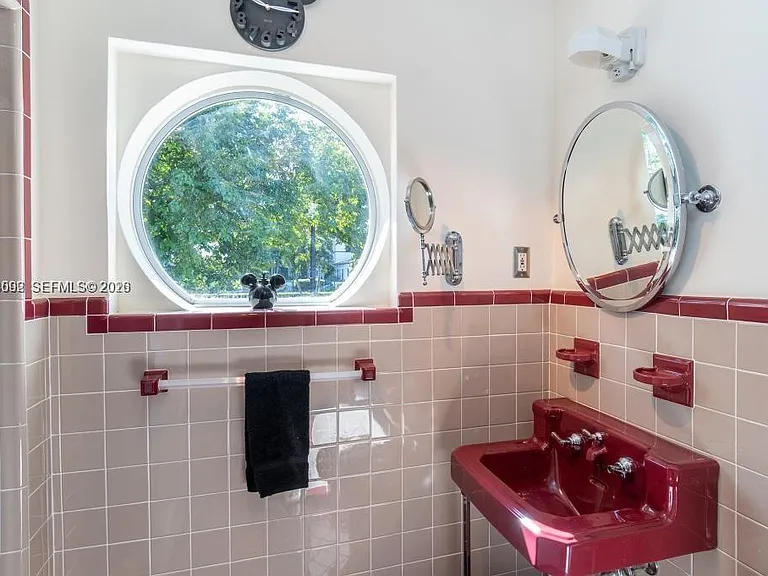 1123 Bay Dr — Photo 18