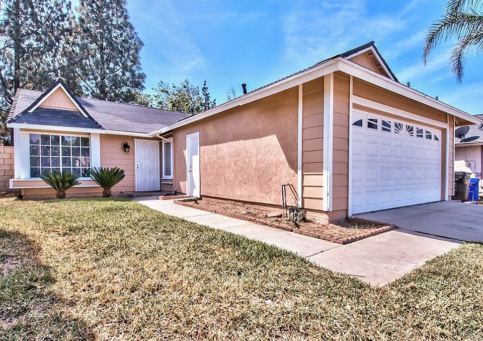1st image of 13949 El Contento Ave