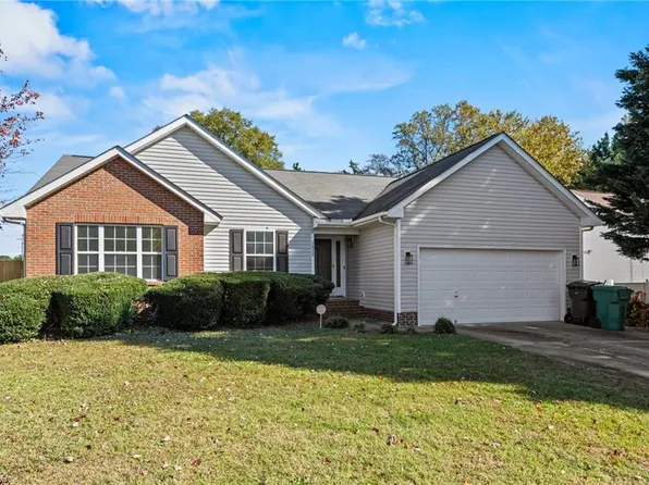 1025 Somerset Crossing Ln, Kernersville, NC 27284