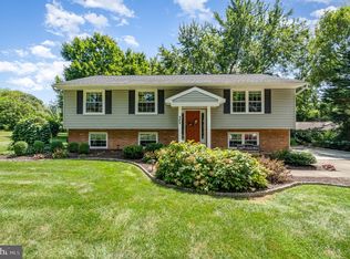 988 W Areba Ave, Hershey, PA 17033