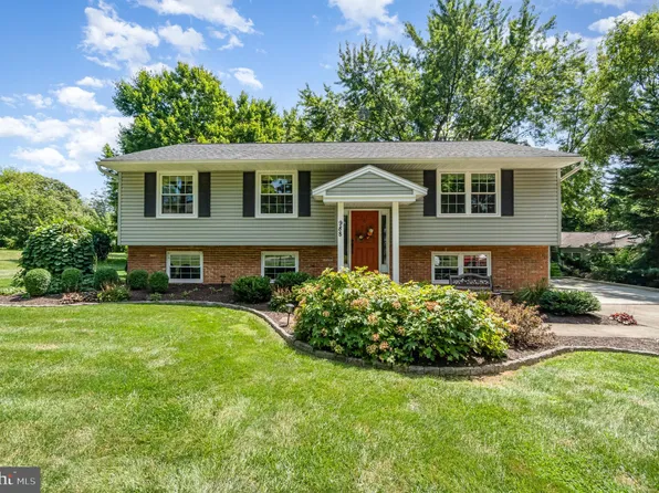 988 W Areba Ave, Hershey, PA 17033