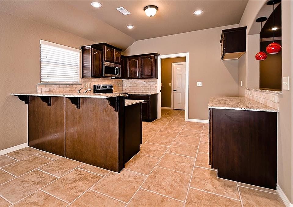 2nd image of 221 Napoli Ln