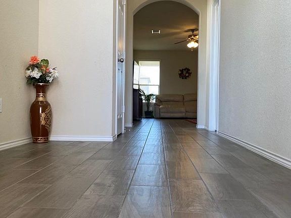 4th image of 1410 Blue Leaf Dr