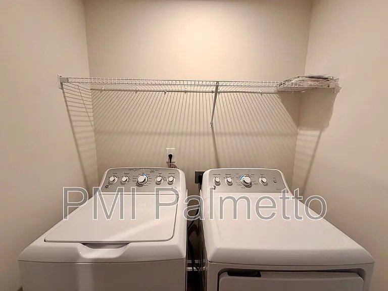 1074 Cornelia St — Photo 23