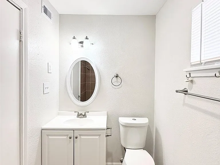 1141 N Durham Dr #18 — Photo 13
