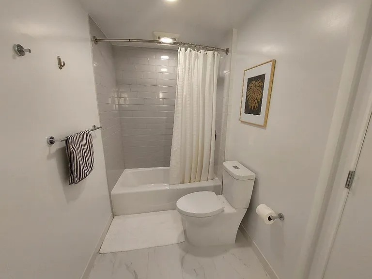 987 Queen St #1008 — Photo 15