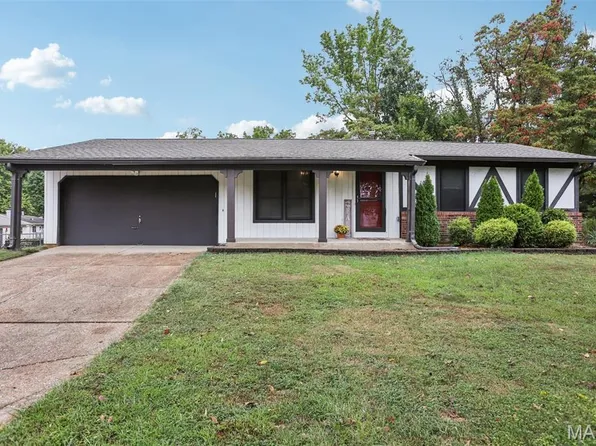 1305 Trails Dr, Fenton, MO 63026