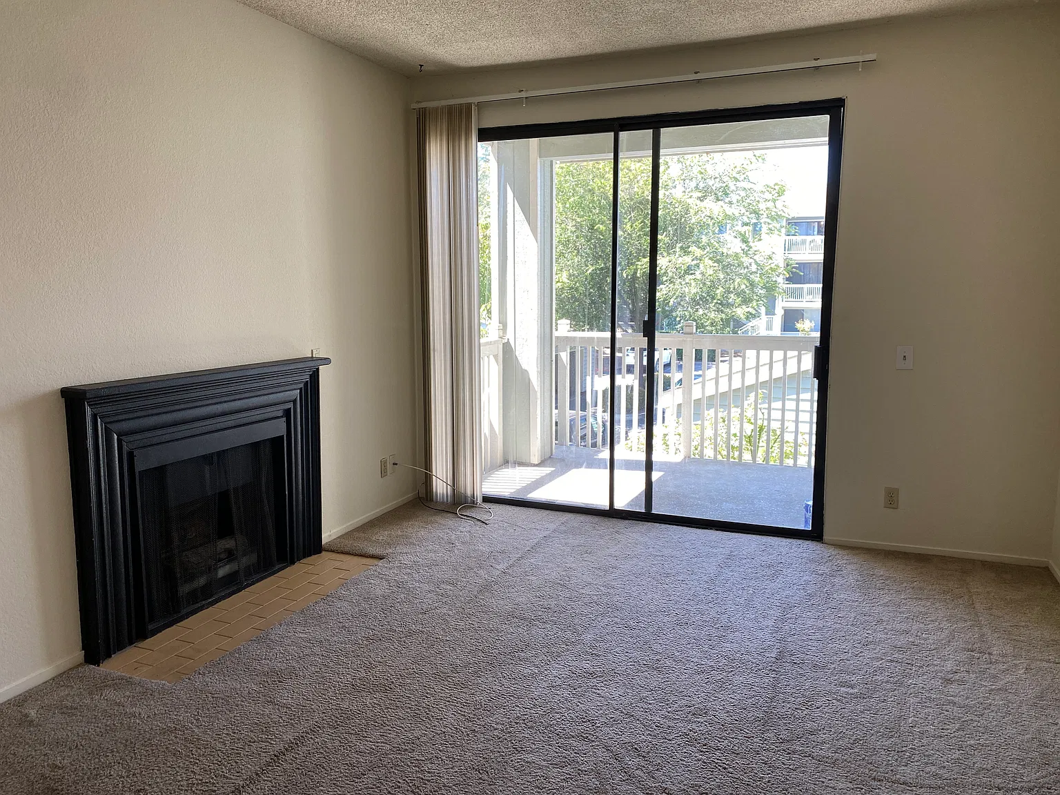1 bed, 714 sqft, $2,300 — Photo 4