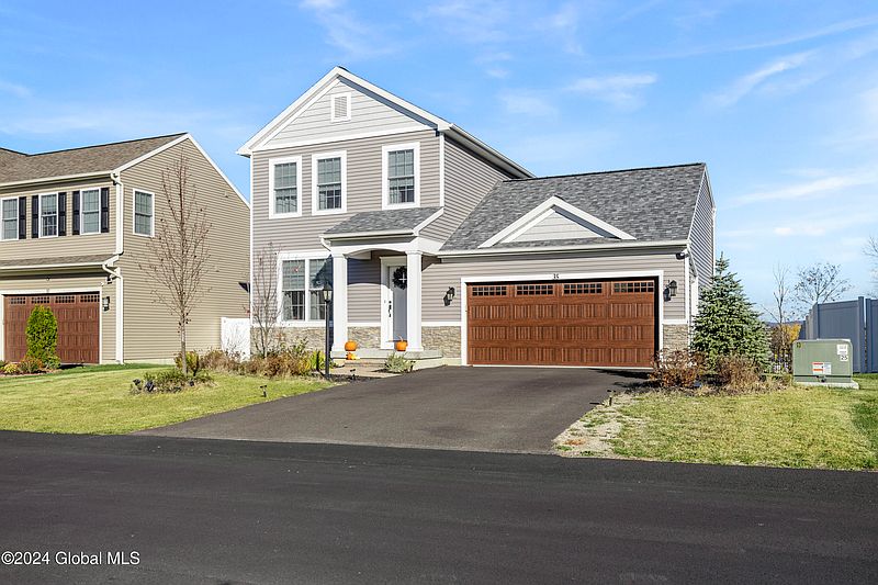 3rd image of 35 Penfield Drive