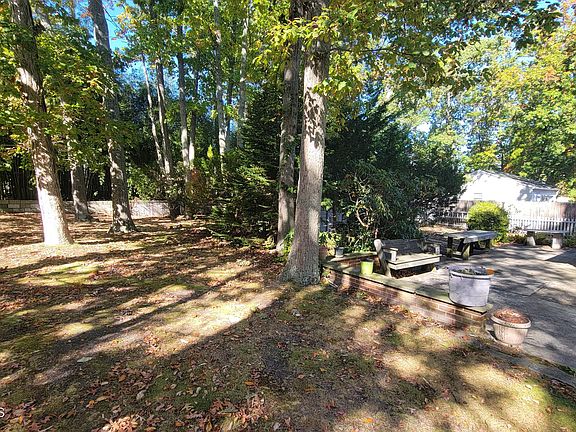 5th image of 520 Gilford Avenue